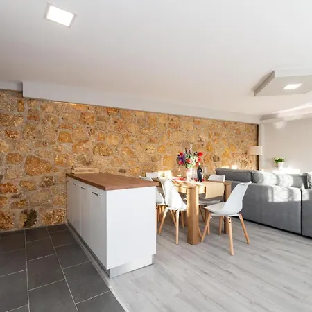 Вилла Holiday House Tor *